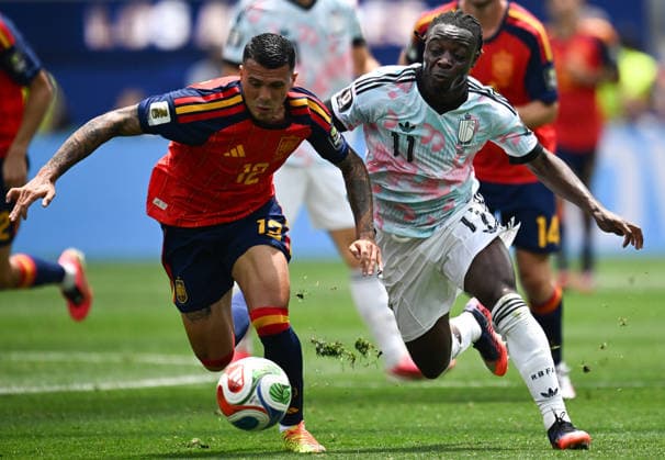 (260711) -- LOS ANGELES, July 11, 2026 -- Jeremy Doku (R) of Belgium vies with Pedro Porro of Spain during the quarter final match between Spain and Belgium at the 2026 FIFA World Cup, WM, Weltmeisterschaft, Fussball at Los Angeles Stadium in Los Angeles, the United States, July 10, 2026. ) (SP)U.S.-LOS ANGELES-FOOTBALL-FIFA WORLD CUP-QUARTER FINAL-ESP VS BEL WuxXiaoling 