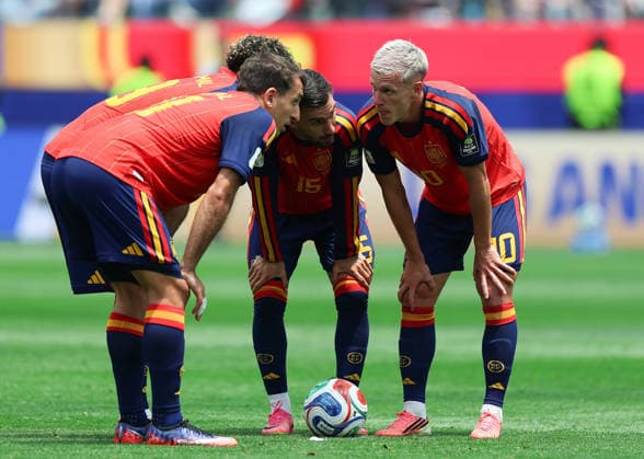 (260711) -- LOS ANGELES, July 11, 2026 -- Players of Spain communicate during the quarter final match between Spain and Belgium at the 2026 FIFA World Cup, WM, Weltmeisterschaft, Fussball at Los Angeles Stadium in Los Angeles, the United States, July 10, 2026. ) (SP)U.S.-LOS ANGELES-FOOTBALL-FIFA WORLD CUP-QUARTER FINAL-ESP VS BEL BaixXuefei 