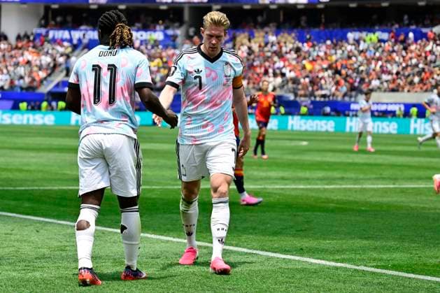 Spain vs Belgium - FIFA World Cup, WM, Weltmeisterschaft, Fussball 2026 LOS ANGELES, UNITED STATES OF AMERICA - JULY 10 : Doku Jeremy forward of Belgium and De Bruyne Kevin forward of Belgium pictured during the FIFA World Cup 2026 round of 8 match between Spain and Belgium at the SoFi stadium on July 10, 2026 in Los Angeles, United States of America, 10 07 2026 Los Angeles United States of America  Copyright: xJanxDexMeuleneirx
