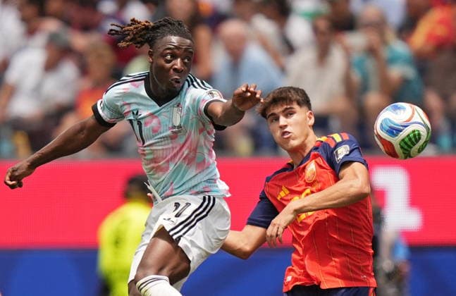 FIFA World Cup, WM, Weltmeisterschaft, Fussball 2026 quarterfinals - Spain vs Belgium Jeremy Doku of Belgium (L) and Pau Cubarsi of Spain in action during the FIFA World Cup 2026 quarterfinals match Spain against Belgium, in Los Angeles, USA, 10 July 2026. INGLEWOOD United States  Copyright: xSCOTTxSTRAZZANTEx