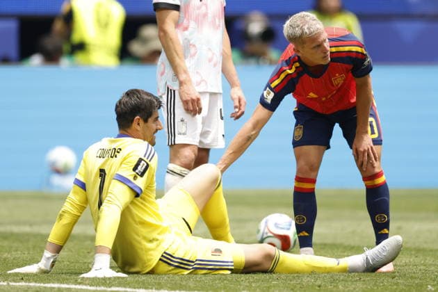 FIFA World Cup, WM, Weltmeisterschaft, Fussball 2026 quarterfinals - Spain vs Belgium Goalkeeper Thibaut Courtois (L) of Belgium and Dani Olmo of Spain during the FIFA World Cup 2026 quarterfinals match Spain against Belgium, in Los Angeles, USA, 10 July 2026. INGLEWOOD United States  Copyright: xCHRISTOPHERxTORRESx