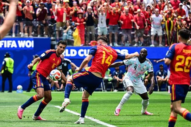 Spain s Rodri and Belgium s Romelu Lukaku pictured in action during a soccer game between Spain and Belgian national team, Nationalteam Red Devils, on Friday 10 July 2026 in Los Angeles, USA, in the 1 4 finals of the FIFA World Cup, WM, Weltmeisterschaft, Fussball 2026. DIRKxWAEM  x180904775x