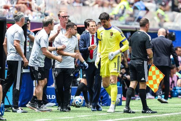 Belgium s head coach Rudi Garcia and Belgium s goalkeeper Thibaut Courtois pictured during a soccer game between Spain and Belgian national team, Nationalteam Red Devils, on Friday 10 July 2026 in Los Angeles, USA, in the 1 4 finals of the FIFA World Cup, WM, Weltmeisterschaft, Fussball 2026. BRUNOxFAHY  x180904781x