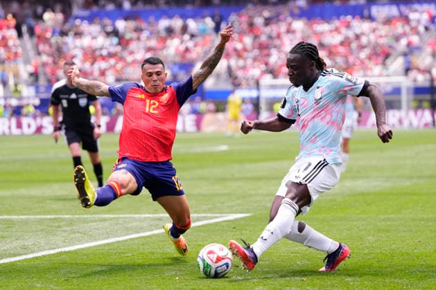 Spain v Belgium: Quarter Final - FIFA World Cup, WM, Weltmeisterschaft, Fussball 2026 Jeremy Doku of Belgium and Pedro Porro of Spain compete for the ball during the FIFA World Cup 2026 Quarter Final match between Spain and Belgium at Los Angeles Stadium on July 10, 2026 in Inglewood, California. Inglewood CA United States  Copyright: xJosexBretonx originalFilename:bretonhernandez-spainvbe260710_npcJl.jpg