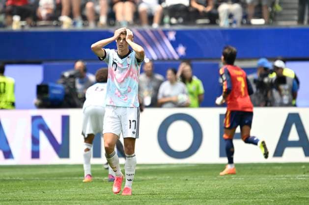 Spain vs Belgium - FIFA World Cup, WM, Weltmeisterschaft, Fussball 2026 LOS ANGELES, UNITED STATES OF AMERICA - JULY 10 : De Ketelaere Charles midfielder of Belgium looks dejected pictured during the FIFA World Cup 2026 round of 8 match between Spain and Belgium at the SoFi stadium on July 10, 2026 in Los Angeles, United States of America, 10 07 2026 Los Angeles United States of America  Copyright: xNicoxVereeckenx