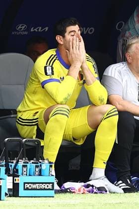 Thibaut Courtois of Belgium looks dejected after the 2nd goal scored by Mikel Merino of Spain Spain v Belgium, 2026 FIFA World Cup, WM, Weltmeisterschaft, Fussball Quarter-final, Football, Los Angeles Stadium, California, USA - 10 Jul 2026Los Angeles Los Angeles Stadium California (CA) United States of America  Copyright: xMichaelxZemanek Shutterstockx 16985789bm
