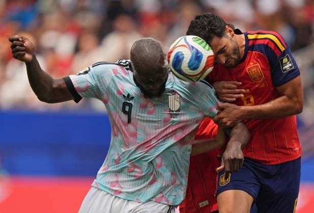 FIFA World Cup, WM, Weltmeisterschaft, Fussball 2026 quarterfinals - Spain vs Belgium Romelu Lukaku of Belgium (L) and Mikel Merino of Spain in action during the FIFA World Cup 2026 quarterfinals match Spain against Belgium, in Los Angeles, USA, 10 July 2026. INGLEWOOD United States  Copyright: xSCOTTxSTRAZZANTEx