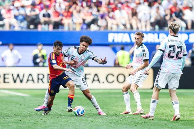 Spain s Pedri and Belgium s Axel Witsel pictured in action during a soccer game between Spain and Belgian national team, Nationalteam Red Devils, on Friday 10 July 2026 in Los Angeles, USA, in the 1 4 finals of the FIFA World Cup, WM, Weltmeisterschaft, Fussball 2026. BRUNOxFAHY  x180905695x