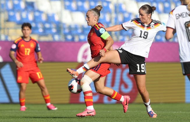 RECORD DATE NOT STATED 10.07.2026 Sarajevo(Bosnia-Herzegovina) Spain-Germany European U19 U-19 Under-19 women s football championship final Irune Dorado(C) Spain,Laila Portella(R) Germany :S.Sandic