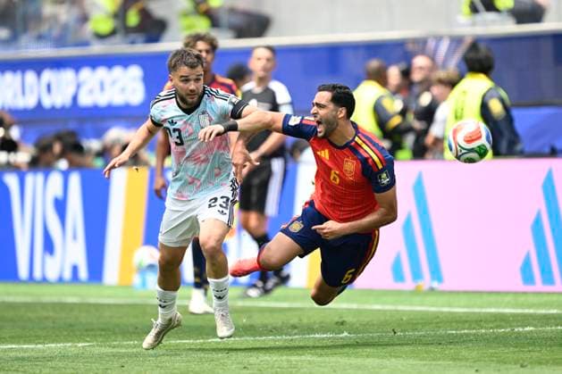Spain vs Belgium - FIFA World Cup, WM, Weltmeisterschaft, Fussball 2026 LOS ANGELES, UNITED STATES OF AMERICA - JULY 10 : Raskin Nicolas midfielder of Belgium, Merino Mikel midfielder of Spain pictured during the FIFA World Cup 2026 round of 8 match between Spain and Belgium at the SoFi stadium on July 10, 2026 in Los Angeles, United States of America, 10 07 2026 Los Angeles United States of America  Copyright: xNicoxVereeckenx
