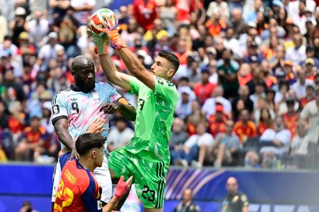 Spain vs Belgium - FIFA World Cup, WM, Weltmeisterschaft, Fussball 2026 LOS ANGELES, UNITED STATES OF AMERICA - JULY 10 : Lukaku Romelu forward of Belgium battles for the ball with Cubarsi Pau defender of Spain pictured during the FIFA World Cup 2026 round of 8 match between Spain and Belgium at the SoFi stadium on July 10, 2026 in Los Angeles, United States of America, 10 07 2026 Los Angeles United States of America  Copyright: xJanxDexMeuleneirx