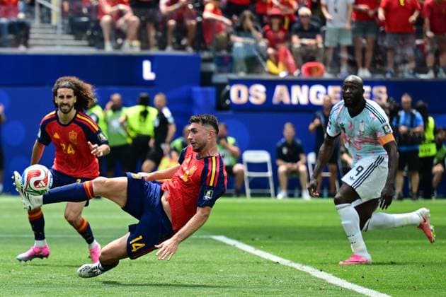 Spain s Aymeric Laporte and Belgium s Romelu Lukaku pictured in action during a soccer game between Spain and Belgian national team, Nationalteam Red Devils, on Friday 10 July 2026 in Los Angeles, USA, in the 1 4 finals of the FIFA World Cup, WM, Weltmeisterschaft, Fussball 2026. DIRKxWAEM  x180906250x