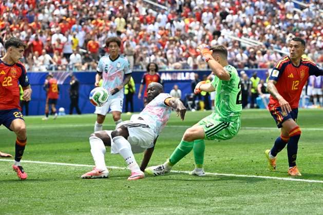 Spain vs Belgium - FIFA World Cup, WM, Weltmeisterschaft, Fussball 2026 LOS ANGELES, UNITED STATES OF AMERICA - JULY 10 : Simon Unai goalkeeper of Spain, Lukaku Romelu forward of Belgium, Porro Pedro defender of Spain pictured during the FIFA World Cup 2026 round of 8 match between Spain and Belgium at the SoFi stadium on July 10, 2026 in Los Angeles, United States of America, 10 07 2026 Los Angeles United States of America  Copyright: xNicoxVereeckenx