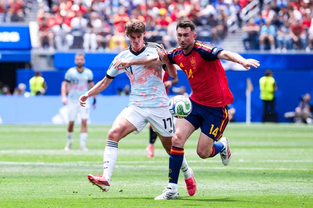 Aymeric Laporte of Spain (R) and Charles De Ketelaere of Belgium (L) fight for possession during a FIFA Men’s World Cup 2026 quarter-final football match between Spain and Belgium at Los Angeles Stadium, in Inglewood on July 10th 2026 (Photo by Alexandra Fechete SPP)  Copyright: xAlexandraxFechete SPPx Sportspressphoto_SPR188479