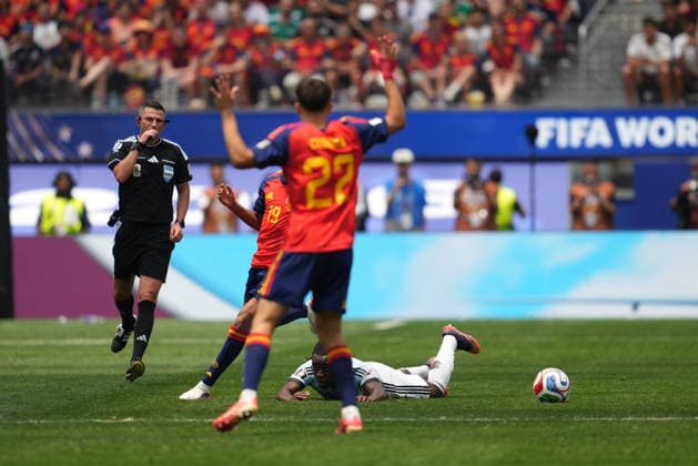 Jeremy Doku (Belgium) during Spain and Belgium, Quarter final FIFA World Cup, WM, Weltmeisterschaft, Fussball 2026, Los Angeles Stadium, Los Angeles, USA on July 10, 2026. Thor Wegner DeFodi Images. (Photo by DeFodi Images) - *** Jeremy Doku of Belgium during the Spain vs. Belgium quarterfinal match at the 2026 FIFA World Cup, Los Angeles Stadium, Los Angeles, USA, on July 10, 2026. Photo by DeFodi Images (Thor Wegner)