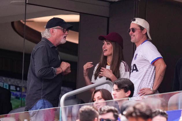 Fußball, FIFA WM 2026, Spanien - Belgien, Prominente auf der Tribüne #2 Spain v Belgium: Quarter Final - FIFA World Cup, WM, Weltmeisterschaft, Fussball 2026 Brad Pitt and Penelope Cruz attend during the FIFA World Cup 2026 Quarter Final match between Spain and Belgium at Los Angeles Stadium on July 10, 2026 in Inglewood, California. Inglewood CA United States  Copyright: xJosexBretonx originalFilename:bretonhernandez-spainvbe260709_npcU9.jpg