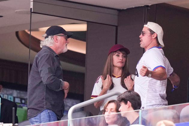 Fußball, FIFA WM 2026, Spanien - Belgien, Prominente auf der Tribüne #2 Spain v Belgium: Quarter Final - FIFA World Cup, WM, Weltmeisterschaft, Fussball 2026 Brad Pitt and Penelope Cruz attend during the FIFA World Cup 2026 Quarter Final match between Spain and Belgium at Los Angeles Stadium on July 10, 2026 in Inglewood, California. Inglewood CA United States  Copyright: xJosexBretonx originalFilename:bretonhernandez-spainvbe260709_npFcd.jpg