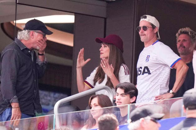 Fußball, FIFA WM 2026, Spanien - Belgien, Prominente auf der Tribüne #2 Spain v Belgium: Quarter Final - FIFA World Cup, WM, Weltmeisterschaft, Fussball 2026 Brad Pitt and Penelope Cruz attend during the FIFA World Cup 2026 Quarter Final match between Spain and Belgium at Los Angeles Stadium on July 10, 2026 in Inglewood, California. Inglewood CA United States  Copyright: xJosexBretonx originalFilename:bretonhernandez-spainvbe260709_npRwF.jpg