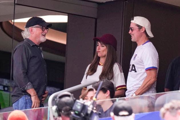 July 9, 2026, Inglewood, California, United States: Brad Pitt and Penelope Cruz attend during the FIFA World Cup, WM, Weltmeisterschaft, Fussball 2026 Quarter Final match between Spain and Belgium at Los Angeles Stadium on July 10, 2026 in Inglewood, California. Spain V Belgium: Quarter Final - FIFA World Cup 2026  - ZUMAa181 20260709_zaa_a181_141 Copyright: xJosexBretonx