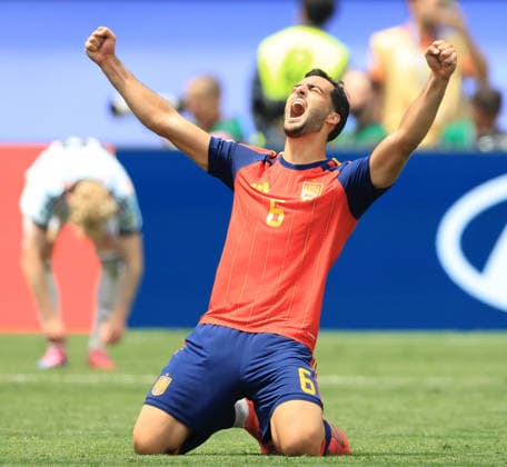 INGLEWOOD, CALIFORNIA - JULY 10: Mikel Merino of Spain celebrates after the FIFA World Cup, WM, Weltmeisterschaft, Fussball 2026 Quarter Final match between Spain and Belgium at Los Angeles Stadium on July 10, 2026 in Inglewood, United States.  Copyright: xMBxMediax