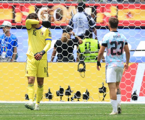 INGLEWOOD, CALIFORNIA - JULY 10: Belgium goalkeeper Senne Lammens shows dejection after Spains second goal during the FIFA World Cup, WM, Weltmeisterschaft, Fussball 2026 Quarter Final match between Spain and Belgium at Los Angeles Stadium on July 10, 2026 in Inglewood, United States.  Copyright: xMBxMediax