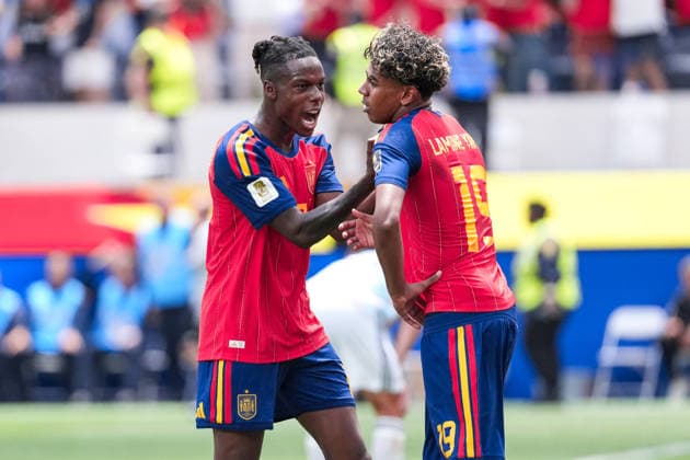 Nico Williams of Spain (L) and Lamine Yamal of Spain (R) celebrate after winning the FIFA Men’s World Cup 2026 quarter-final football match between Spain and Belgium at Los Angeles Stadium, in Inglewood on July 10th 2026 (Photo by Alexandra Fechete SPP)  Copyright: xAlexandraxFechete SPPx Sportspressphoto_SPR188613