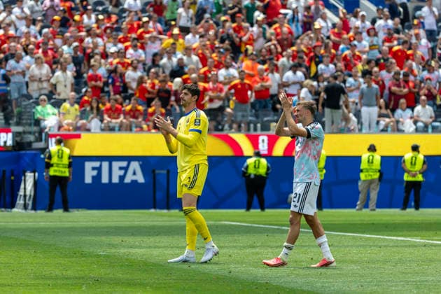July 10, 2026, Los Angeles, California, USA: Belgium goalkeeper Thibaut Courtois (1) and Belgium s Timothy Castagne (21) greet supporters after lost to Spain during the FIFA World Cup, WM, Weltmeisterschaft, Fussball quarterfinal soccer match at SoFi Stadium in Inglewood, Calif., Friday, July 10, 2026. Los Angeles USA - ZUMAc68_ 20260710_zaf_c68_078 Copyright: xRingoxChiux