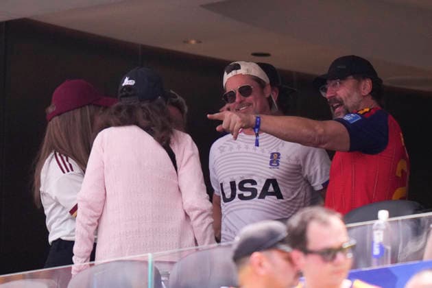 Fußball, FIFA WM 2026, Spanien - Belgien, Prominente auf der Tribüne #2 July 9, 2026, Inglewood, California, United States: Javier Bardem, Brad Pitt and Penelope Cruz attend during the FIFA World Cup, WM, Weltmeisterschaft, Fussball 2026 Quarter Final match between Spain and Belgium at Los Angeles Stadium on July 10, 2026 in Inglewood, California. Spain V Belgium: Quarter Final - FIFA World Cup 2026  - ZUMAa181 20260709_zaa_a181_161 Copyright: xJosexBretonx