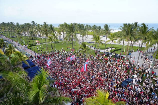 Fotball-VM 2026 Miami Beach, Florida , USA 20260710. Norske supportere fester i gatene for kvartfinalen i fotball-VM 2026 mellom Norge og England. Foto: Fredrik Varfjell NTB Miami Beach, Florida USA EDITORIAL USE ONLY. RESTRICTED USE FOR BETTING COMPANIES Ref:_SPOsT_jyCGhox0.jpg *** 2026 FIFA World Cup, Miami Beach, Florida, USA 20260710 Norwegian fans celebrate in the streets for the quarterfinal match of the 2026 FIFA World Cup between Norway and England. Photo: Fredrik Varfjell, NTB, Miami Beach, Florida, USA. EDITORIAL USE ONLY. RESTRICTED USE FOR BETTING COMPANIES.  Copyright: xFredrikxVarfjellx xNTBx