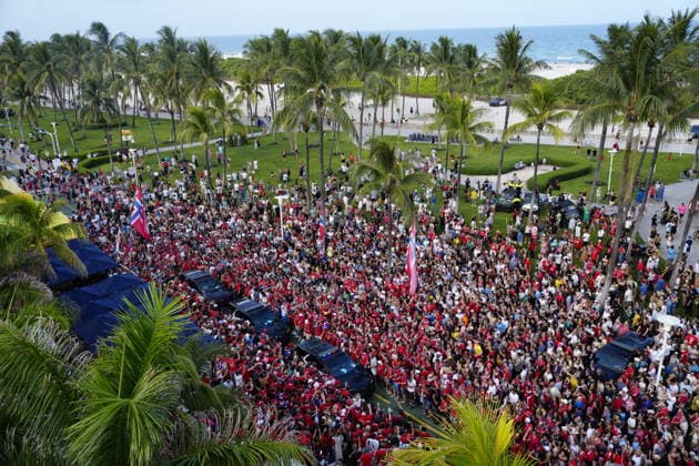 Fotball-VM 2026 Miami Beach, Florida , USA 20260710. Norske supportere fester i gatene for kvartfinalen i fotball-VM 2026 mellom Norge og England. Foto: Fredrik Varfjell NTB Miami Beach, Florida USA EDITORIAL USE ONLY. RESTRICTED USE FOR BETTING COMPANIES Ref:_SPOmq3QuJcNNl0.jpg *** 2026 FIFA World Cup, Miami Beach, Florida, USA 20260710 Norwegian fans celebrate in the streets for the quarterfinal match of the 2026 World Cup between Norway and England. Photo: Fredrik Varfjell, NTB, Miami Beach, Florida, USA. EDITORIAL USE ONLY. RESTRICTED USE FOR BETTING COMPANIES.  Copyright: xFredrikxVarfjellx xNTBx