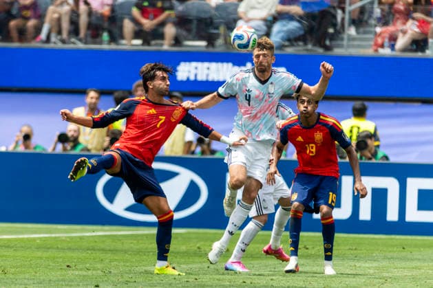 Spain Vs. Belgium FIFA World Cup, WM, Weltmeisterschaft, Fussball quarterfinal soccer match in Los Angeles, USA - 10 Jul 2026 Spain’s Ferran Torres (7) and Belgium s Brandon Mechele (4) seen in action during the FIFA World Cup quarterfinal soccer match at SoFi Stadium. Los Angeles United States Copyright: xRingoxChiux xSOPAxImagesx 20260710RC.FIFA_072