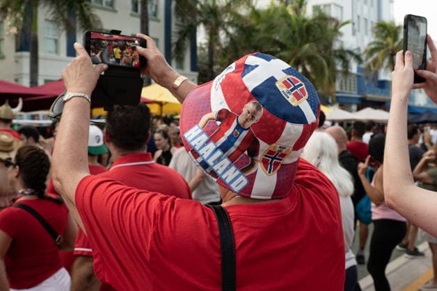Norwegian fans perform their famous Viking Row in Miami Beach MIAMI BEACH, FLORIDA, UNITED STATES - JULY 10: A Norwegian fan wearing a hat featuring Haaland s face and last name during the gathering to perform their now-famous Viking Row during the 2026 FIFA World Cup, WM, Weltmeisterschaft, Fussball celebrations in Miami Beach, Florida, on July 10, 2026. Jesus Olarte Anadolu Miami United States. Editorial use only. Please get in touch for any other usage.  Copyright: x2026xAnadoluxJesusxOlartex