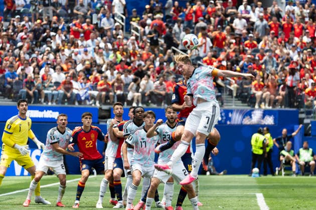 July 10, 2026, Los Angeles, California, USA: Belgium s Kevin De Bruyne (7) heads the ball against Spain during the FIFA World Cup, WM, Weltmeisterschaft, Fussball quarterfinal soccer match at SoFi Stadium in Inglewood, Calif., Friday, July 10, 2026. Los Angeles USA - ZUMAc68_ 20260710_zaf_c68_098 Copyright: xRingoxChiux