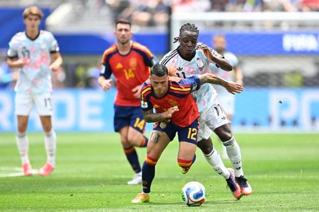 Spain vs Belgium - FIFA World Cup, WM, Weltmeisterschaft, Fussball 2026 LOS ANGELES, UNITED STATES OF AMERICA - JULY 10 : Porro Pedro defender of Spain is been chased by Doku Jeremy forward of Belgium pictured during the FIFA World Cup 2026 round of 8 match between Spain and Belgium at the SoFi stadium on July 10, 2026 in Los Angeles, United States of America, 10 07 2026 Los Angeles United States of America  Copyright: xNicoxVereeckenx