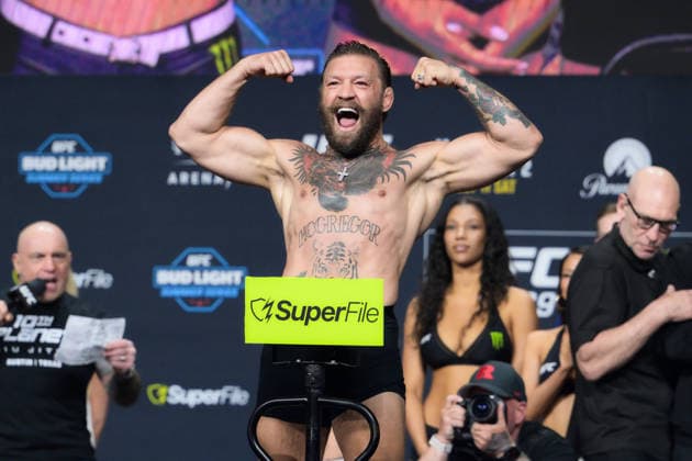 July 10, 2026, Las Vegas, Nevada, USA: CONOR MCGREGOR weighed 170.5 lbs and MAX HOLLOWAY weighed 170 lbs during ceremonial weigh-in at the T-Mobile Arena in Las Vegas. UFC 329: Conor McGregor And Max Holloway Intense Face Off  - ZUMAo117 20260710_zsp_o117_002 Copyright: xMikaelxOnax