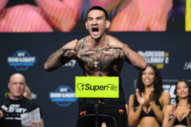 July 10, 2026, Las Vegas, Nevada, USA: CONOR MCGREGOR weighed 170.5 lbs and MAX HOLLOWAY weighed 170 lbs during ceremonial weigh-in at the T-Mobile Arena in Las Vegas. UFC 329: Conor McGregor And Max Holloway Intense Face Off  - ZUMAo117 20260710_zsp_o117_006 Copyright: xMikaelxOnax