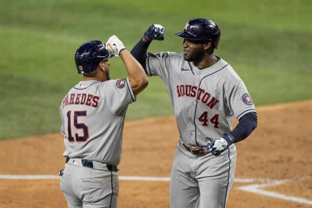 July 10, 2026, Arlington, Texas, USA: Houston Astros third baseman ISAAC PAREDES (15) congratulates Houston Astros designated hitter YORDAN ALVAREZ (44) on a homerun during a MLB, Baseball Herren, USA game between the Houston Astros and Texas Rangers at Globe Life Field. Rangers win 7-3. Arlington USA - ZUMAf180 20260710_zsp_f180_002 Copyright: xMarkxFannx