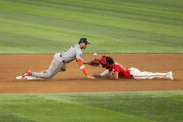 July 10, 2026, Arlington, Texas, USA: Texas Rangers shortstop EZEQUIEL DURAN (20) successfully steals second base during a MLB, Baseball Herren, USA game between the Houston Astros and Texas Rangers at Globe Life Field. Rangers win 7-3. Arlington USA - ZUMAf180 20260710_zsp_f180_006 Copyright: xMarkxFannx