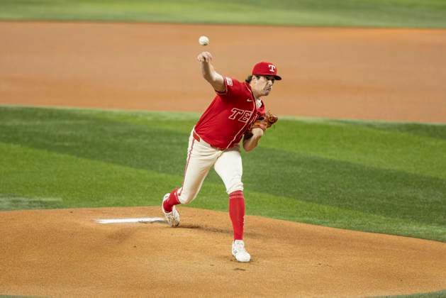 July 10, 2026, Arlington, Texas, USA: Texas Rangers pitcher CAL QUANTRILL (44) during a MLB, Baseball Herren, USA game between the Houston Astros and Texas Rangers at Globe Life Field. Rangers win 7-3. Arlington USA - ZUMAf180 20260710_zsp_f180_027 Copyright: xMarkxFannx