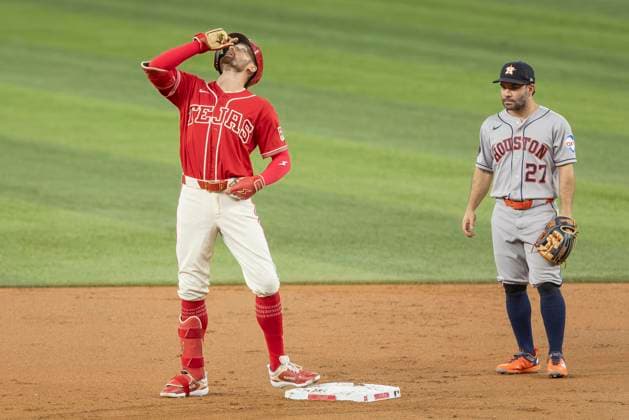 July 10, 2026, Arlington, Texas, USA: Texas Rangers right fielder BRANDON NIMMO (24) reacts after hitting a RBI double during a MLB, Baseball Herren, USA game between the Houston Astros and Texas Rangers at Globe Life Field. Rangers win 7-3. Arlington USA - ZUMAf180 20260710_zsp_f180_030 Copyright: xMarkxFannx