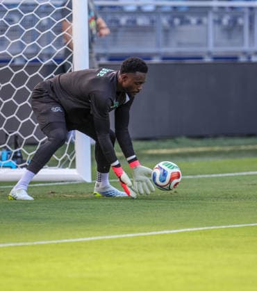 JULY 10, 2026: Switzerland goalkeeper Yvon Mvogo (12) practices ahead of their match against Argentina at Sporting Park in Kansas City, KS. CSM FIFA World Cup, WM, Weltmeisterschaft, Fussball 2026: Switzerland JUL 10th  - ZUMAc04_ 20260710_zma_c04_058 Copyright: xRomanxPunox
