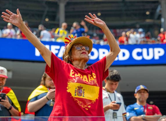 July 10, 2026, Inglewood, California, USA: A Spanish fan watches her team defeat Belgium in a World Cup 2026 quarter final match in Los Angeles Stadium 2-1. Inglewood USA - ZUMAh234 20260710_zsp_h234_014 Copyright: xMarkxEdwardxHarrisx