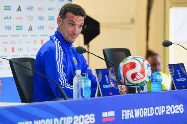 (260711) -- KANSAS CITY, July 11, 2026 -- Lionel Scaloni, head coach of Argentina, attends a press conference, PK, Pressekonferenz ahead of the quarterfinal between Argentina and Switzerland at the 2026 FIFA World Cup, WM, Weltmeisterschaft, Fussball in Kansas City, the United States, on July 10, 2026. ) (SP)U.S.-KANSAS CITY-FOOTBALL-FIFA WORLD CUP-PRESS CONFERENCE-TEAM ARGENTINA XuxChang 