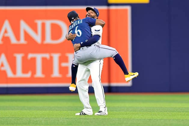 July 10, 2026, St. Petersburg, Florida, USA: Seattle Mariners left fielder Randy Arozarena (56) and Tampa Bay Rays third baseman Junior Caminero (13) greet one another on the field prior to an MLB, Baseball Herren, USA game on July 10, 2026 at Tropicana Field. The Rays beat the Mariners 7-2. St. Petersburg USA - ZUMAh180 20260710_zsp_h180_011 Copyright: xKimxHukarix