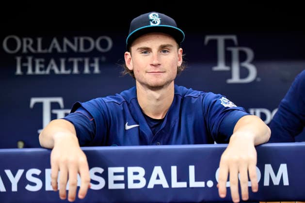 July 10, 2026, St. Petersburg, Florida, USA: Seattle Mariners shortstop Colt Emerson (4) smiles from the dugout prior to an MLB, Baseball Herren, USA game against the Tampa Bay Rays on July 10, 2026 at Tropicana Field. The Rays beat the Mariners 7-2. St. Petersburg USA - ZUMAh180 20260710_zsp_h180_024 Copyright: xKimxHukarix