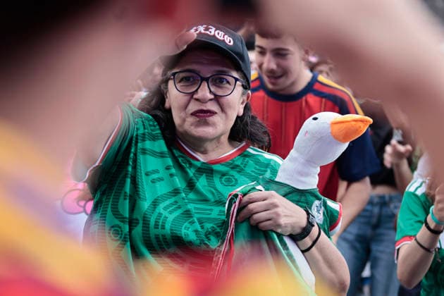 July 10, 2026, Mexico City, Cdmx, Mexico: The Spanish national team, Nationalteam beat Belgium 2oÃ¢1 in a thrilling match the Spaniards scored the winning goal just minutes before the final whistle. Fans from both nationsoÃ¢some Spanish, others BelgianoÃ¢gathered at the Fan Festival to watch the game alongside compatriots. They were joined by Mexicans in costume, including a Merlin the Duck figure, who cheered on the visiting fans as everyone shouted together for the goals, Spain s advancement to the next round, and the unfortunate defeat that ended Belgium s run in the 2026 FIFA World Cup, WM, Weltmeisterschaft, Fussball Mexico City Mexico  - ZUMAp204 20260710_zip_p204_014 Copyright: xJosuexPerezx Spain Defeats Belgium In The World Cup..  - ZUMA0861 0861303920st Copyright: xIMAGO JosuexPerezx