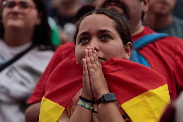 July 10, 2026, Mexico City, Cdmx, Mexico: The Spanish national team, Nationalteam beat Belgium 2oÃ¢1 in a thrilling match the Spaniards scored the winning goal just minutes before the final whistle. Fans from both nationsoÃ¢some Spanish, others BelgianoÃ¢gathered at the Fan Festival to watch the game alongside compatriots. They were joined by Mexicans in costume, including a Merlin the Duck figure, who cheered on the visiting fans as everyone shouted together for the goals, Spain s advancement to the next round, and the unfortunate defeat that ended Belgium s run in the 2026 FIFA World Cup, WM, Weltmeisterschaft, Fussball Mexico City Mexico  - ZUMAp204 20260710_zip_p204_021 Copyright: xJosuexPerezx July 10, 2026, Mexico City, Cdmx, Mexico: The Spanish national team beat Belgium 2oÂ¢Ã¢öÂ¬1 in a thrilling match; the Spani  - ZUMA0861 0861303928st Copyright: xIMAGOx