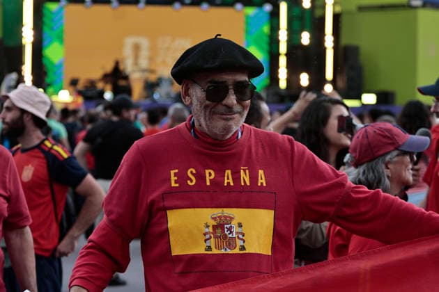 July 10, 2026, Mexico City, Cdmx, Mexico: The Spanish national team, Nationalteam beat Belgium 2oÃ¢1 in a thrilling match the Spaniards scored the winning goal just minutes before the final whistle. Fans from both nationsoÃ¢some Spanish, others BelgianoÃ¢gathered at the Fan Festival to watch the game alongside compatriots. They were joined by Mexicans in costume, including a Merlin the Duck figure, who cheered on the visiting fans as everyone shouted together for the goals, Spain s advancement to the next round, and the unfortunate defeat that ended Belgium s run in the 2026 FIFA World Cup, WM, Weltmeisterschaft, Fussball Mexico City Mexico  - ZUMAp204 20260710_zip_p204_037 Copyright: xJosuexPerezx July 10, 2026, Mexico City, Cdmx, Mexico: The Spanish national team beat Belgium 2oÂ¢Ã¢öÂ¬1 in a thrilling match; the Spani  - ZUMA0861 0861303989st Copyright: xIMAGOx