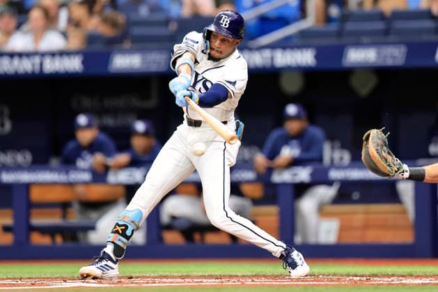 July 10, 2026, St. Petersburg, Florida, USA: Tampa Bay Rays left fielder Chandler Simpson (14) singles at Seattle Mariners shortstop J.P. Crawford (3) during an MLB, Baseball Herren, USA game on July 10, 2026 at Tropicana Field. The Rays beat the Mariners 7-2. St. Petersburg USA - ZUMAh180 20260710_zsp_h180_026 Copyright: xKimxHukarix