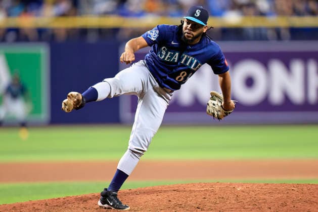 July 10, 2026, St. Petersburg, Florida, USA: Seattle Mariners pitcher Eduard Bazardo (83) delivers a pitch during an MLB, Baseball Herren, USA game against the Tampa Bay Rays on July 10, 2026 at Tropicana Field. The Rays beat the Mariners 7-2. St. Petersburg USA - ZUMAh180 20260710_zsp_h180_037 Copyright: xKimxHukarix